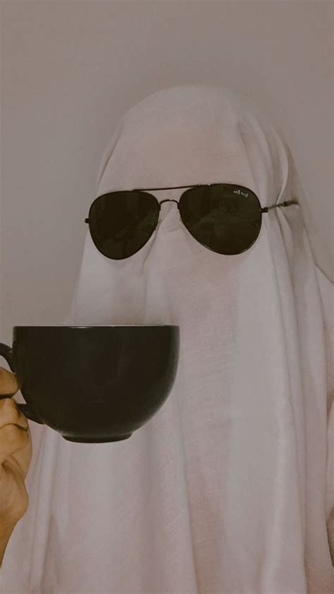 Ghostphotoshoot ในปี 2020 รูปผี ชีวิตปั๊ก ภาพถ่ายเพื่อน