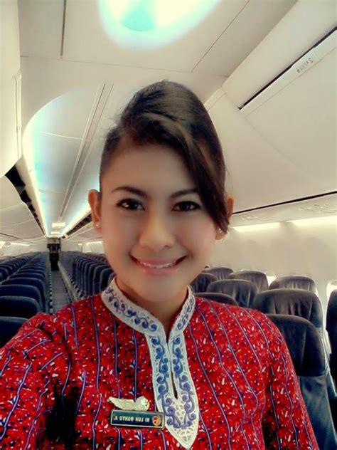 Sosok Pramugari Cantik Indonesia Saat Selfie