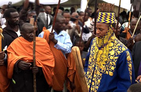 King Oyo 26 Ans Le Plus Jeune Monarque Au Monde African Shapers