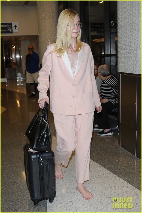 Photo Elle Fanning Goes Barefoot At Lax Airport Mytext Photo