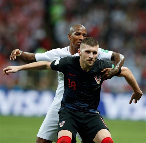 Fünf jahre später feiert kroatien wieder einen großen sieg, und wieder singt ein nationalspieler über. WM 2018 - Finale: Warum Kroatien gegen Frankreich jetzt ...
