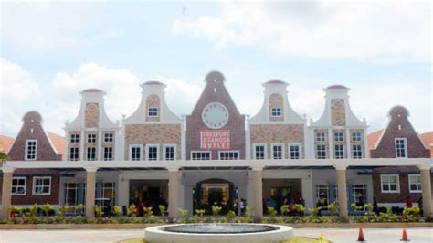 In greater kl, there are genting premium outlets by genting malaysia bhd; Freeport A'Famosa Outlet