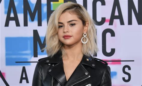 Квинлена легендогомез » selena gomez vine _ rare. Twitter Blew Up After Selena Gomez Debuted Blonde Hair At ...