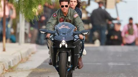Tom Cruise Recreates Iconic Top Gun Motorcycle Scenes Three Decades On