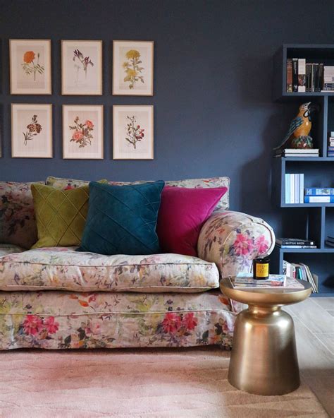 A Floral Patterned Sofa Is The Star Of The Show In This Living Room