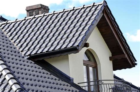 Jakich materiałów używa się do produkcji pokryć dachowych