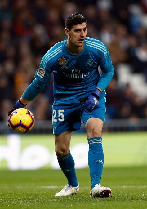 El fútbol es un deporte de conjunto, pero los goleadores son jugadores imprescindibles en todos los equipos. Real Madrid CF | Official Website | Thibaut courtois, Real ...