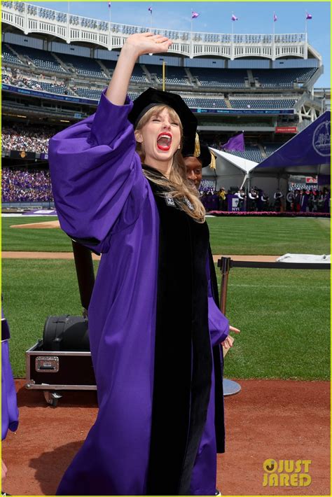Taylor Swift Earns Her Doctorate From Nyu Delivers Commencement