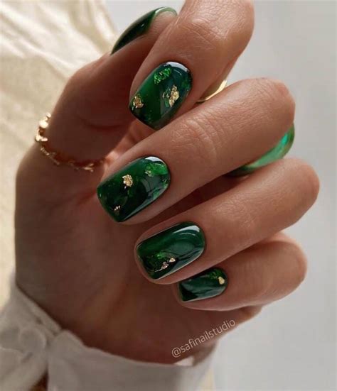 27 Stunning Forest Green Nails To Obsess Over In 2023