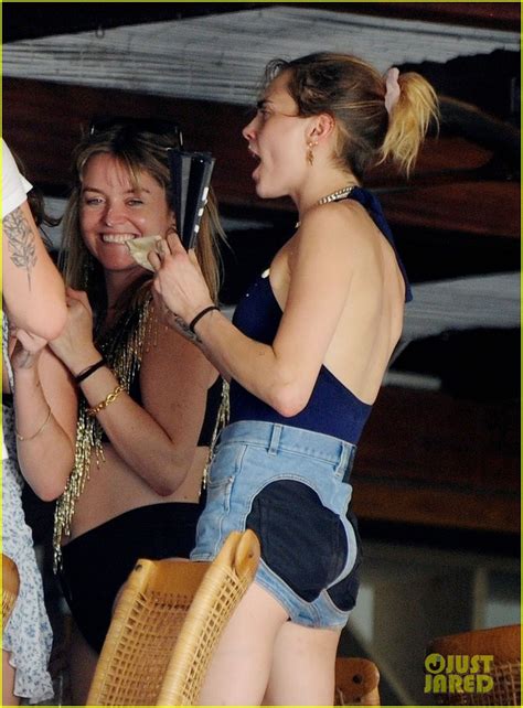 Photo Margot Robbie Cara Delevingne Boat Day 152 Photo 4801668 Just Jared Entertainment News