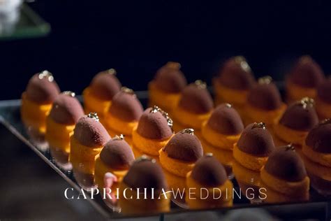 Cortar el pastel, entrada de los estás son algunas ideas de canciones para la recepción de boda, hay de todos los gustos y colores, ya que cada uno tiene sus preferencias. Emociones al cortar la tarta de boda - Goyo Catering Marbella