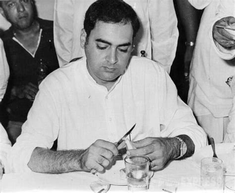 Photos Rajiv Gandhis 71st Birth Anniversary Today Unseen Rare Pictures From Express Archives