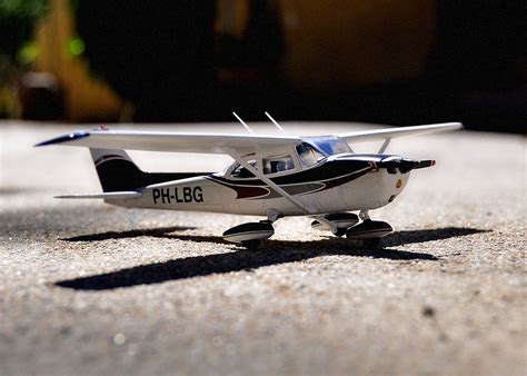 Gallery Pictures Minicraft Cessna 172 Fixed Gear Plastic Model Airplane