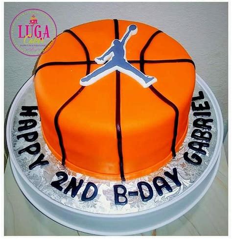 Basketball Cake Decorated Cake By Luga Cakes Cakesdecor