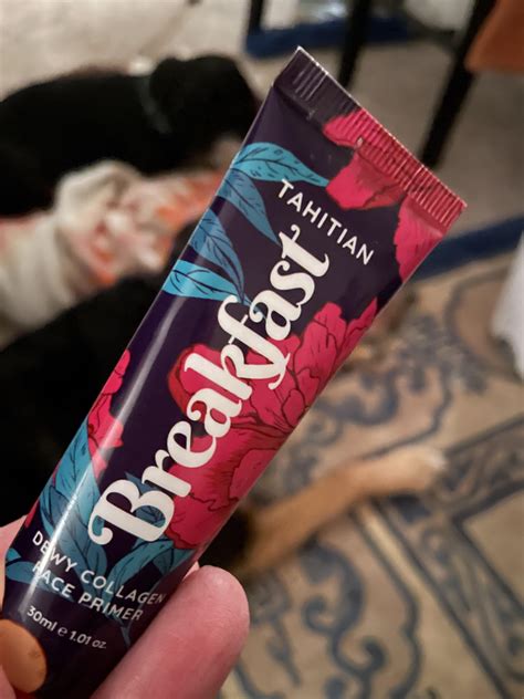 Product plug best primer I have ever used . For sensitive skin I was