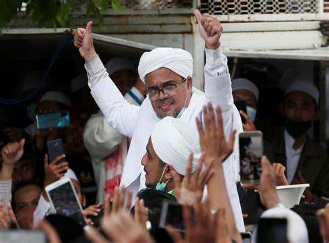 Indonesian Police Kill 6 Supporters Of Firebrand Cleric Followers