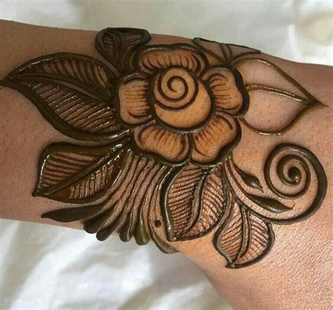 The mehndi provide uniqueness and attractiveness to your decorated design. Pin by NUR SALINA on Inai | Tatu