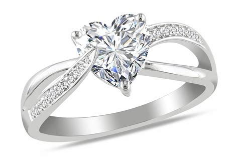Cincin berlian merupakan salah satu perhiasan yang kekinian dan digunakan untuk berbagai moment termasuk sebagai moment tunangan. harga-cincin-berlian - Welcome