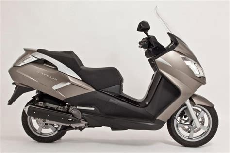 • more than 3.1 lakh bikes sold till date. Peugeot Satelis 125 Executive 2012-2017 precio ficha ...