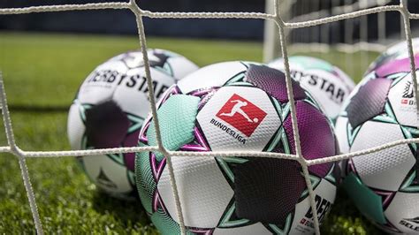 Das runde kommt in der kommenden spielzeit in orange und dunkelblau daher. VfB Stuttgart | Testspiel VfB Stuttgart-Racing Strasbourg