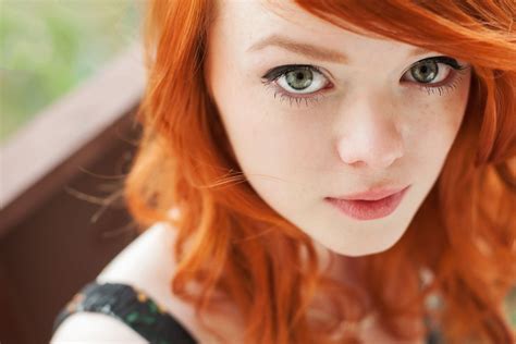 X Redhead Lying On Back Women Face Freckles Natural Lighting