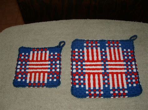 A creative and fun activity that results in a beautiful handmade item to use at home or give as a treasured gift. Woven potholders. Patriotic pattern. | Loom weaving, Pot ...