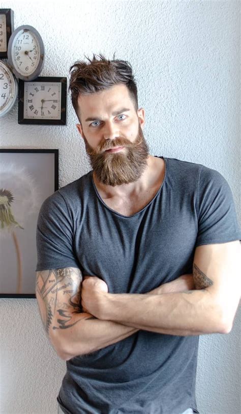 Growing a thick beard is easy, if you know what you are doing. Fuller Beard - 6 Proven Tips For Growing a Fuller Beard!