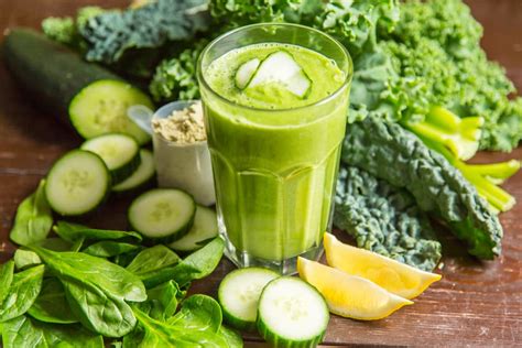 Get 8 Servings Of Greens With This Ultimate Green Smoothie Young And Raw