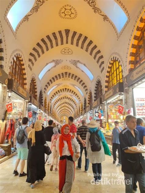 Sementara di turki, di daerah yang banyak memiliki danau, di lahan seluas 3.500 hektare di bunga lavender adalah bunga yang tumbuh di tempat kering dan panas. Traveling Saat Musim Panas di Turki