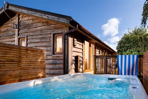 rabbit dale lodge 4 person with hot tub wolds edgewolds edge
