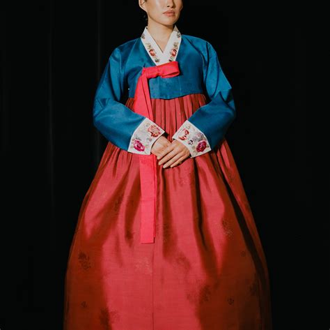 Korean Woman With Hanbok The Traditional Korean Dress In White