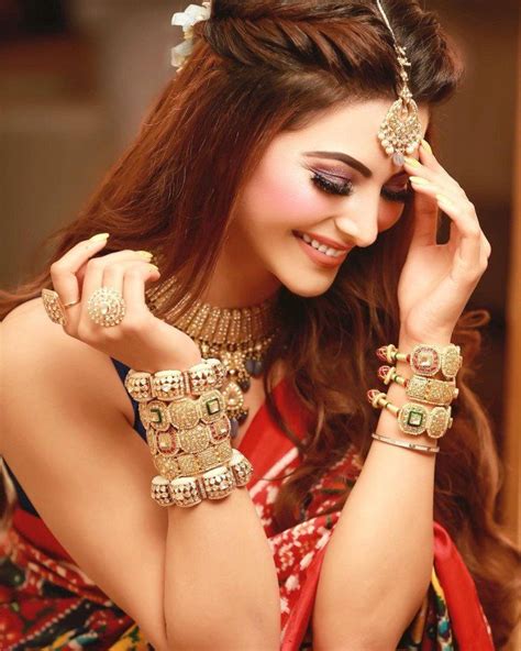 amazing urvashi rautela clapnumber bridal fashion jewelry indian bridal makeup indian