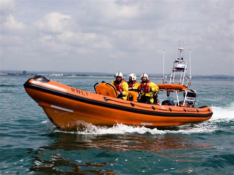 Uk Coastguard Request Immediate Launch Of Littlehampton Rnli Lifeboat