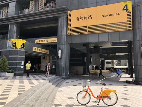最快速的查詢台北捷運路線和票價，用滑鼠點選捷運站一次即可顯示各站票價。 最快速的查詢台北捷運路線和票價，用滑鼠點選捷運站一次即可顯示各站票價。 這個台北捷運路線圖包含了： 文湖線、淡水信義線、松山新店線、 中和新蘆線、板南線、環狀線 悠遊. 新北捷運南勢角站YouBike搬家 6/20起移至4號出口 | 生活 | 新頭殼 Newtalk