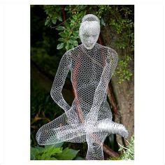 Galvanized wire or a wire that doesn't rust works well in the moist environment of a topiary. Chicken wire art, Chicken wire sculpture, Wire sculpture