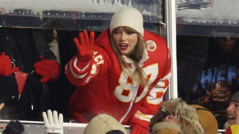 Taylor Swift Scores Icy View At Freezing Chiefs Dolphins Playoff Game Streaming Only On Peacock