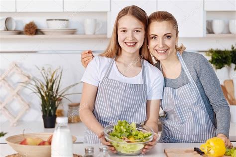 Cheerful Mother And Daughter Cooking In The Kitchen Together — Stock