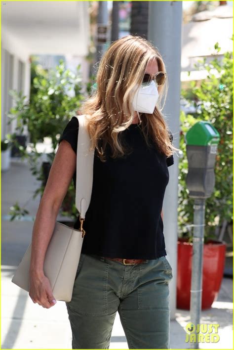 Jennifer Aniston Heads To Skincare Appointment In Cute Casual Look Ahead Of The Weekend Photo