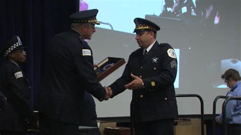 chicago police officers receive service awards abc7 chicago