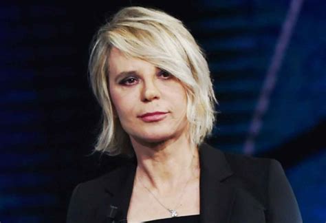 La carriera di maurizio costanzo costanzo è bonariamente e simpaticamente oggetto di diversi meme che circolano in rete. Maria De Filippi abbandona lo studio, la corsa dietro le ...