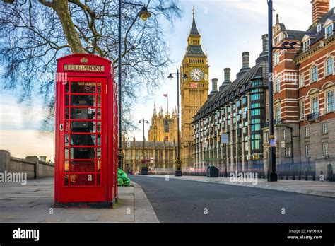 London England Die Ikonische Britische Alte Rote Telefonzelle Mit