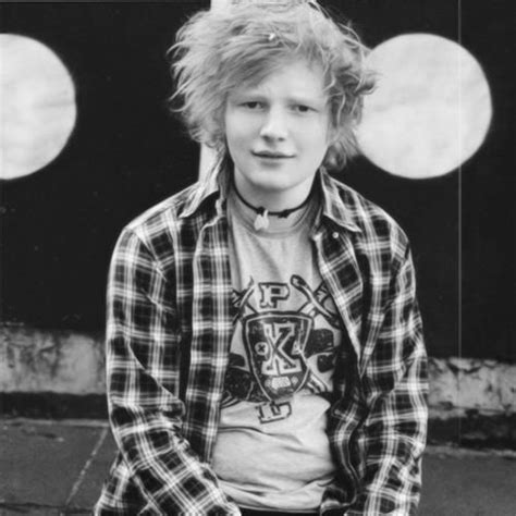 After first recording music in 2004, he began gaining attention through youtube. Ed Sheeran fotos (117 fotos) - LETRAS.MUS.BR