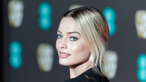 Margot Robbie Has Ditched Her Trademark Blonde Hair You Have To See It To Believe It Woman