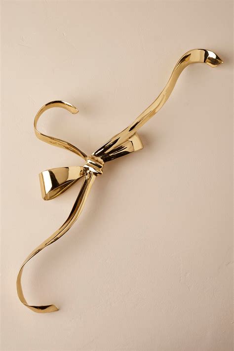 Recent examples on the web there is a sawtooth hanger on the. 10 Beautiful Wedding Dress Hangers - Chic Vintage Brides ...