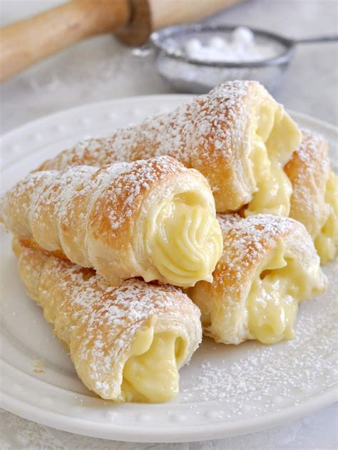 In a medium bowl, stir together the ricotta cheese and confectioners' sugar. Pin auf sweets for me