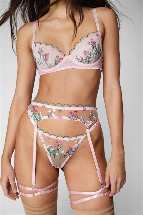 Floral Embroidered Scallop Underwire Harness Lingerie Set Nasty Gal