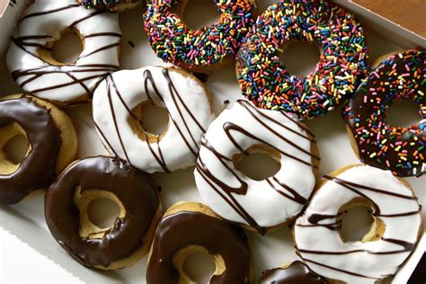 Die offizielle deutsche webseite der kultmarke dunkin' donuts inklusive storefinder und regionalen partnerseiten. Dunkin' Donuts' 10 Craziest Donuts From Around the World