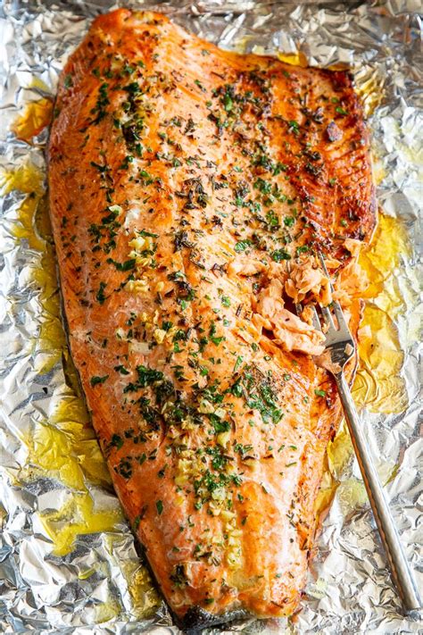 Baked salmon in foil with lemon and dill. This Baked Salmon in Foil with Garlic, Rosemary and Thyme ...