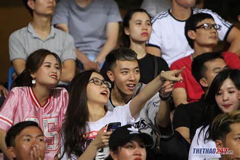 Các cầu thủ tập phục hồi sau nhóm thứ nhất chỉ đi bộ quanh sân để thư giãn trong khi nhóm thứ hai có khối lượng vận động khá cao nhằm giải phóng sức ỳ cũng như rèn giũa. Hà Nội FC vs FLC Thanh Hóa: Bạn gái Quang Hải nổi bật nhất ...