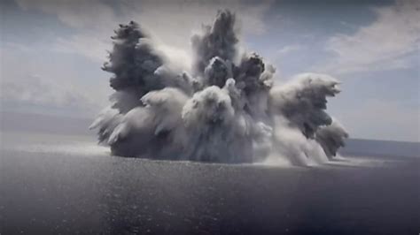 Marinha Dos Eua Provoca Megaexplosão No Mar Para Testar Porta Aviões